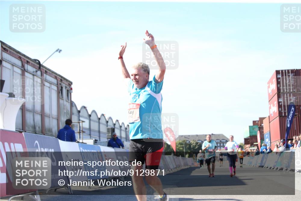 03.10.2025 - Köhlbrandbrückenlauf Jannik Wohlers http://msf.ph/oto/9129871 03.10.2025 13:44:55 Ziel 5932, 6527, 6528, 6542, 6546 meine-sportfotos.de