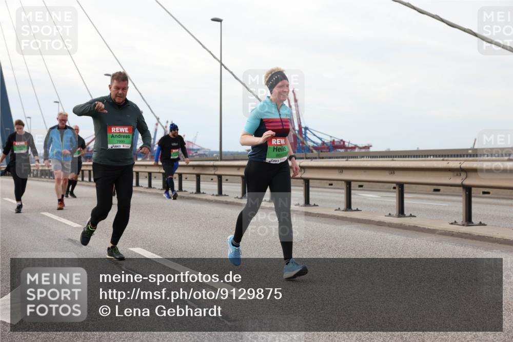 03.10.2025 - Köhlbrandbrückenlauf Lena Gebhardt http://msf.ph/oto/9129875 03.10.2025 16:04:37 Position 2 7899, 8697 meine-sportfotos.de