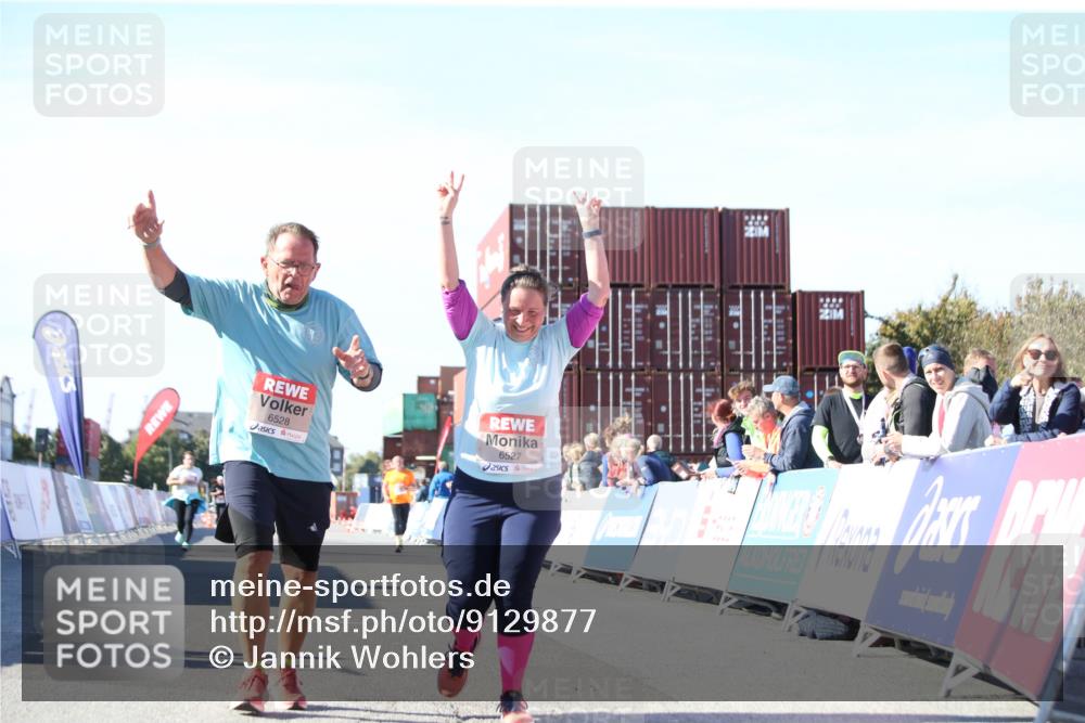 03.10.2025 - Köhlbrandbrückenlauf Jannik Wohlers http://msf.ph/oto/9129877 03.10.2025 13:45:01 Ziel 5932, 6527, 6528, 6542, 6546 meine-sportfotos.de