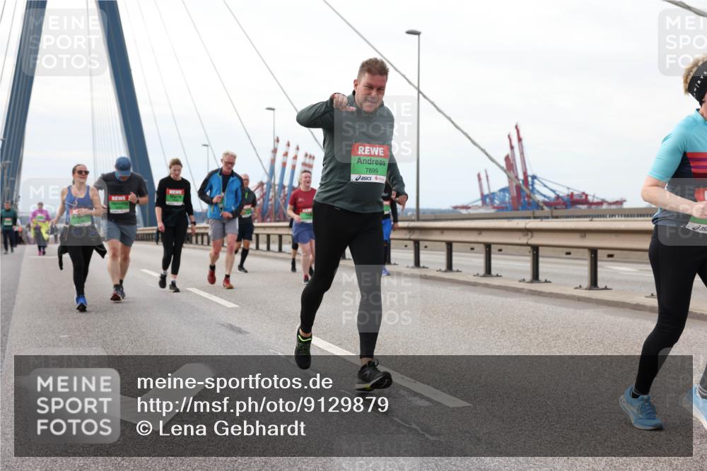 03.10.2025 - Köhlbrandbrückenlauf Lena Gebhardt http://msf.ph/oto/9129879 03.10.2025 16:04:37 Position 2 7899 meine-sportfotos.de