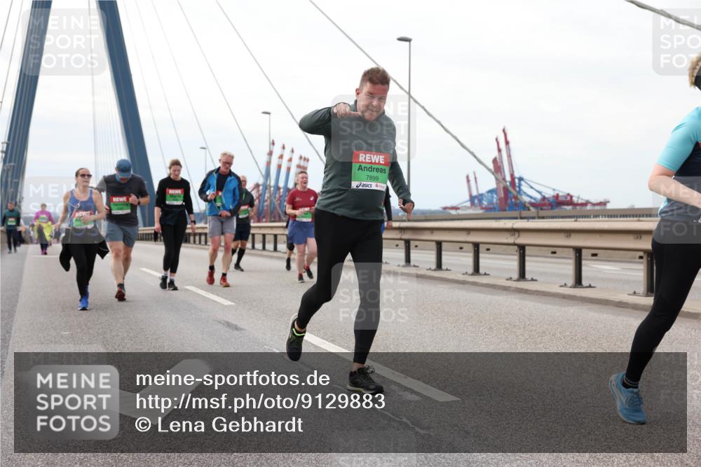 03.10.2025 - Köhlbrandbrückenlauf Lena Gebhardt http://msf.ph/oto/9129883 03.10.2025 16:04:38 Position 2 7899 meine-sportfotos.de