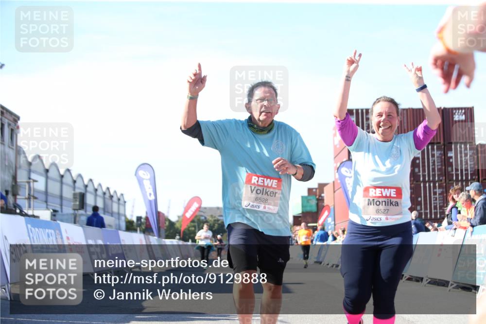 03.10.2025 - Köhlbrandbrückenlauf Jannik Wohlers http://msf.ph/oto/9129888 03.10.2025 13:45:02 Ziel 6527, 6528, 6542, 6546 meine-sportfotos.de