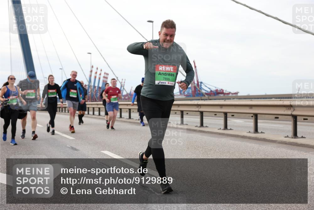 03.10.2025 - Köhlbrandbrückenlauf Lena Gebhardt http://msf.ph/oto/9129889 03.10.2025 16:04:38 Position 2 7899 meine-sportfotos.de