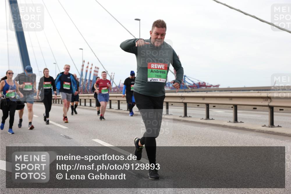 03.10.2025 - Köhlbrandbrückenlauf Lena Gebhardt http://msf.ph/oto/9129893 03.10.2025 16:04:38 Position 2 7899 meine-sportfotos.de