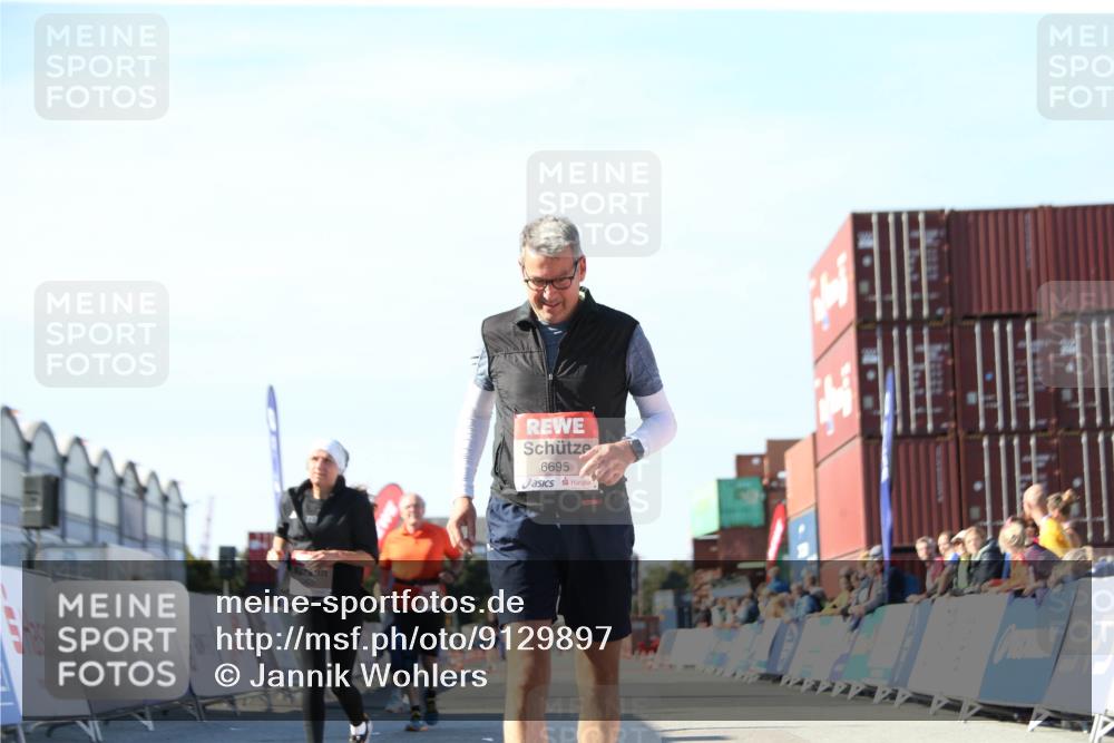 03.10.2025 - Köhlbrandbrückenlauf Jannik Wohlers http://msf.ph/oto/9129897 03.10.2025 13:45:21 Ziel 5015, 5600, 6264, 6695 meine-sportfotos.de