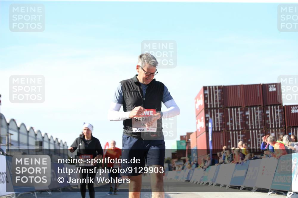 03.10.2025 - Köhlbrandbrückenlauf Jannik Wohlers http://msf.ph/oto/9129903 03.10.2025 13:45:22 Ziel 5015, 5223, 5600, 5999, 6264, 6695 meine-sportfotos.de