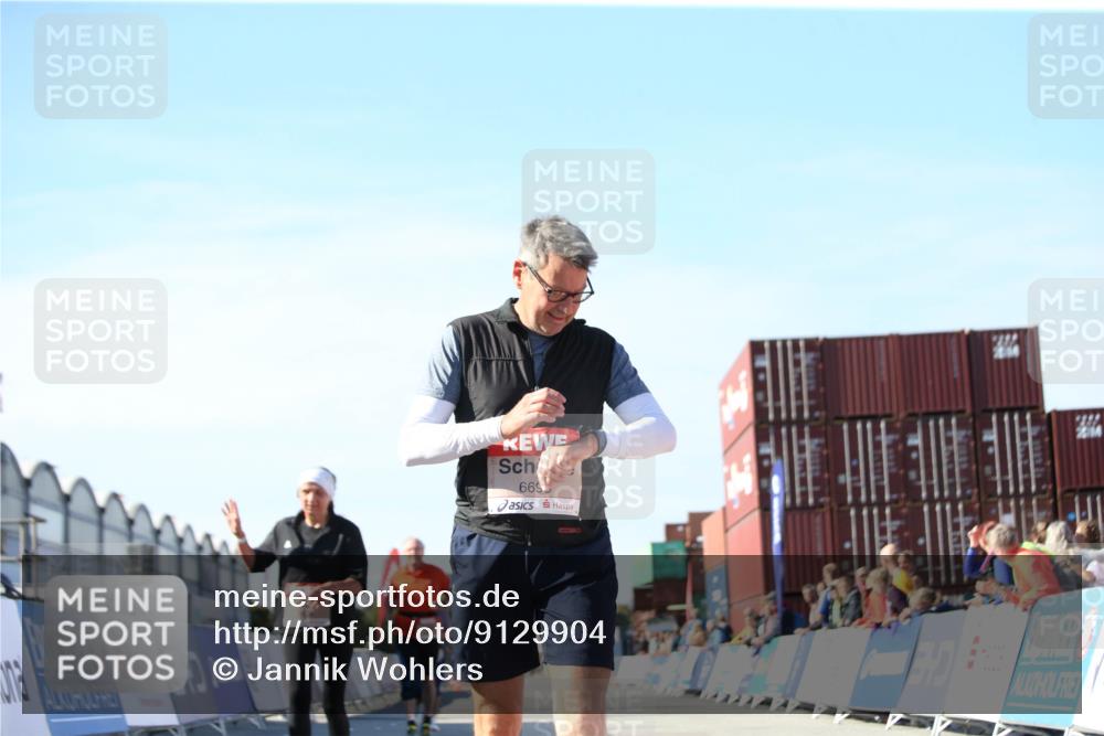 03.10.2025 - Köhlbrandbrückenlauf Jannik Wohlers http://msf.ph/oto/9129904 03.10.2025 13:45:22 Ziel 5015, 5223, 5600, 5999, 6264, 6695 meine-sportfotos.de