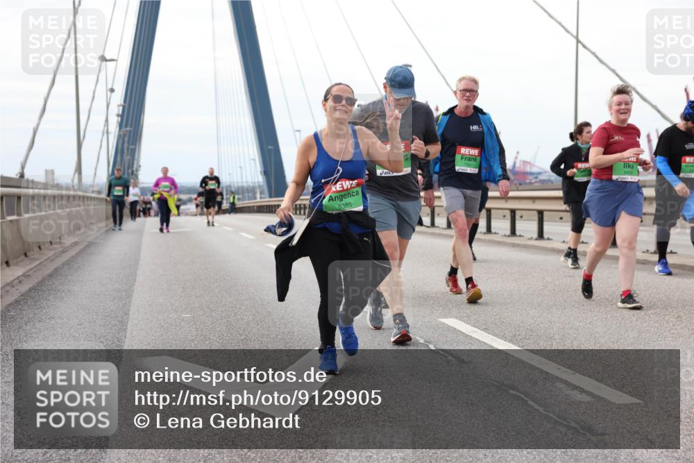03.10.2025 - Köhlbrandbrückenlauf Lena Gebhardt http://msf.ph/oto/9129905 03.10.2025 16:04:40 Position 2 9385, 7997, 9402 meine-sportfotos.de