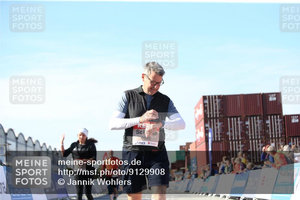 03.10.2025 - Köhlbrandbrückenlauf Jannik Wohlers http://msf.ph/oto/9129908 03.10.2025 13:45:22 Ziel 5015, 5223, 5600, 5999, 6264, 6695 meine-sportfotos.de