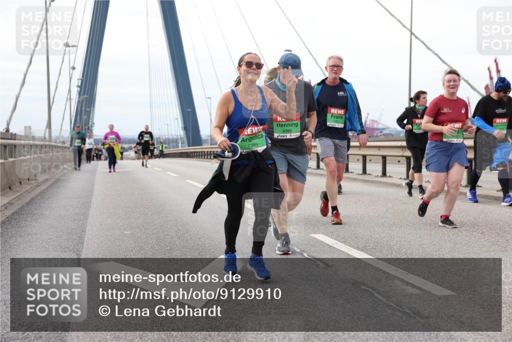 03.10.2025 - Köhlbrandbrückenlauf Lena Gebhardt http://msf.ph/oto/9129910 03.10.2025 16:04:40 Position 2 9385, 9389, 7997 meine-sportfotos.de
