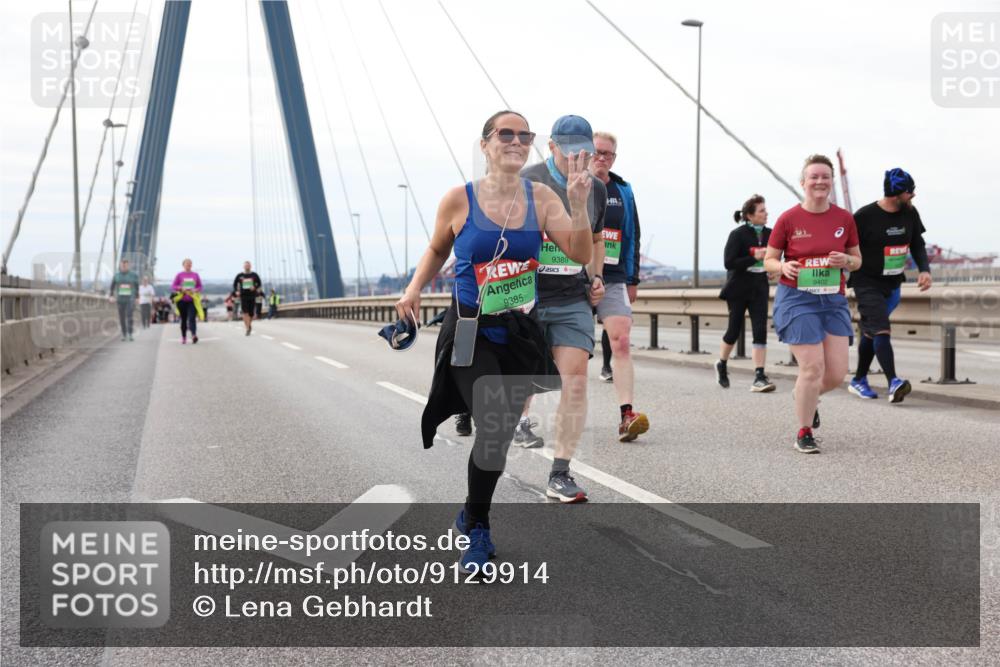 03.10.2025 - Köhlbrandbrückenlauf Lena Gebhardt http://msf.ph/oto/9129914 03.10.2025 16:04:40 Position 2 9385, 9389, 9402 meine-sportfotos.de