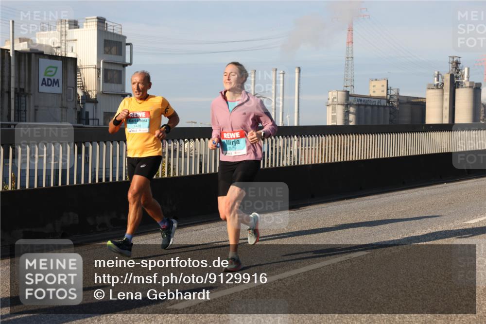 03.10.2025 - Köhlbrandbrückenlauf Lena Gebhardt http://msf.ph/oto/9129916 03.10.2025 09:49:12 Position 2 1428, 3579 meine-sportfotos.de