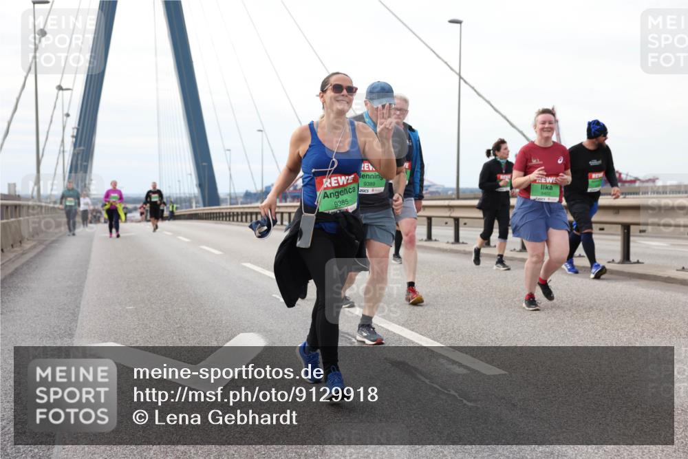 03.10.2025 - Köhlbrandbrückenlauf Lena Gebhardt http://msf.ph/oto/9129918 03.10.2025 16:04:40 Position 2 9385, 9389, 9402 meine-sportfotos.de