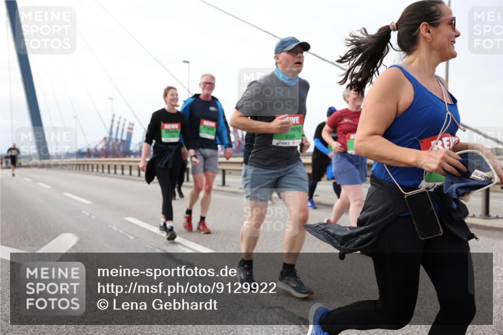 03.10.2025 - Köhlbrandbrückenlauf Lena Gebhardt http://msf.ph/oto/9129922 03.10.2025 16:04:42 Position 2 9389 meine-sportfotos.de
