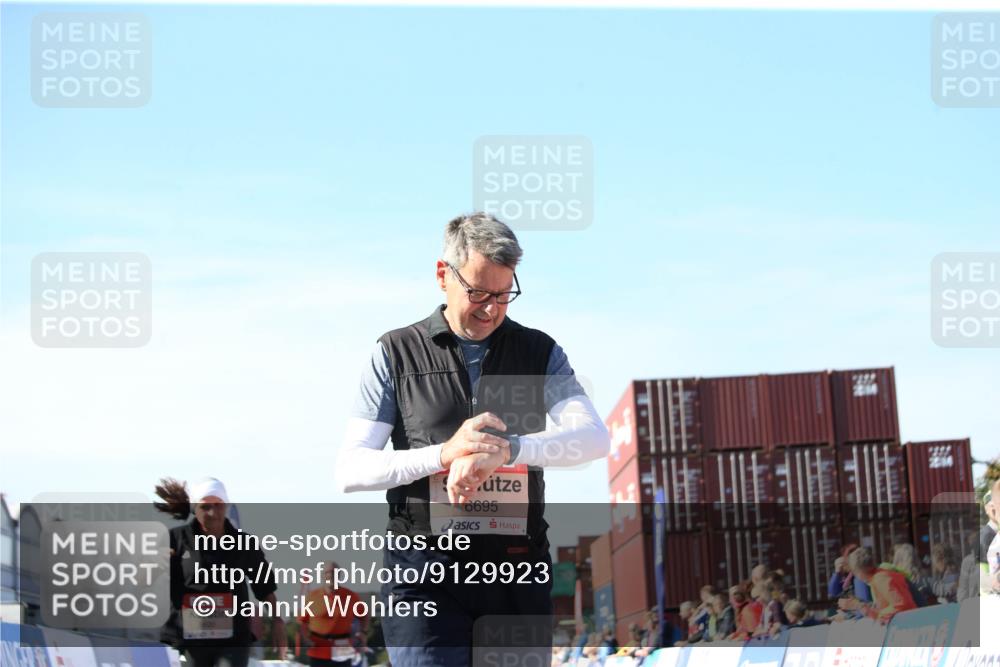 03.10.2025 - Köhlbrandbrückenlauf Jannik Wohlers http://msf.ph/oto/9129923 03.10.2025 13:45:23 Ziel 5223, 5600, 5999, 6264, 6695 meine-sportfotos.de