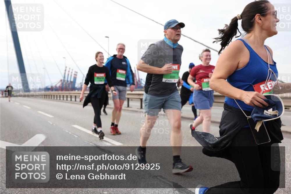 03.10.2025 - Köhlbrandbrückenlauf Lena Gebhardt http://msf.ph/oto/9129925 03.10.2025 16:04:42 Position 2 9389 meine-sportfotos.de