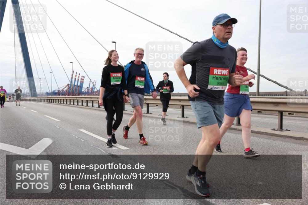 03.10.2025 - Köhlbrandbrückenlauf Lena Gebhardt http://msf.ph/oto/9129929 03.10.2025 16:04:42 Position 2 9389, 9402 meine-sportfotos.de
