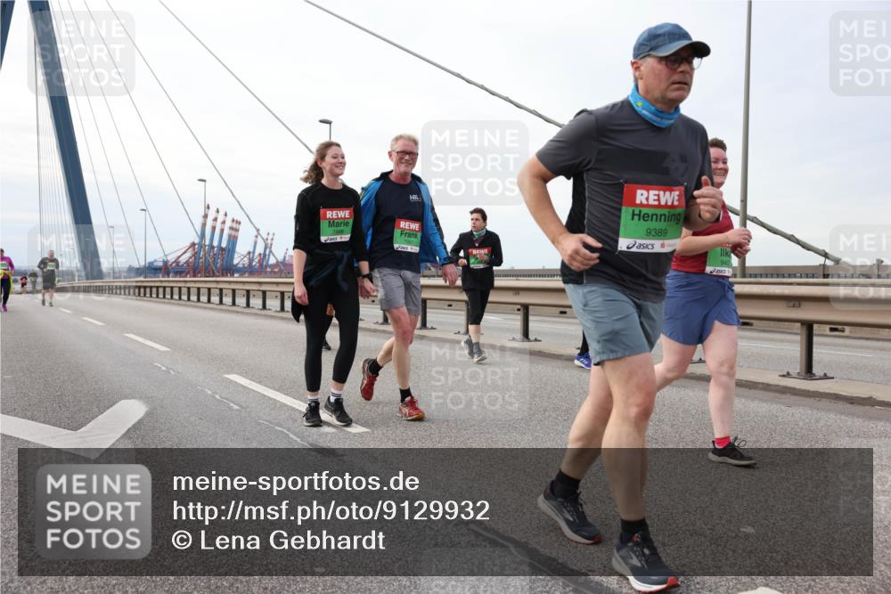 03.10.2025 - Köhlbrandbrückenlauf Lena Gebhardt http://msf.ph/oto/9129932 03.10.2025 16:04:42 Position 2 7997, 9389 meine-sportfotos.de