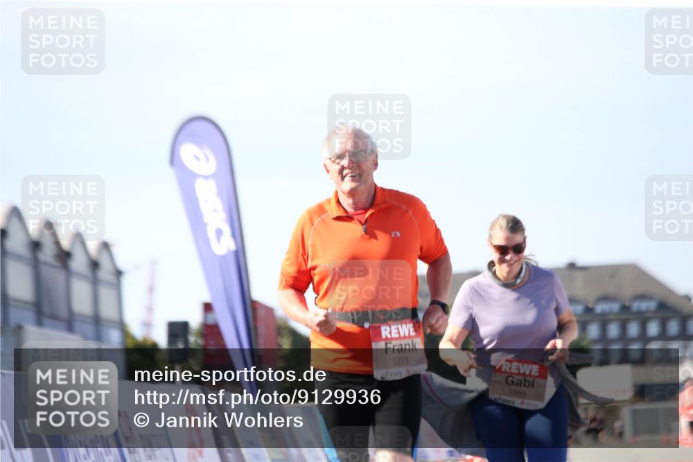 03.10.2025 - Köhlbrandbrückenlauf Jannik Wohlers http://msf.ph/oto/9129936 03.10.2025 13:45:25 Ziel 5223, 5600, 5999, 6695 meine-sportfotos.de