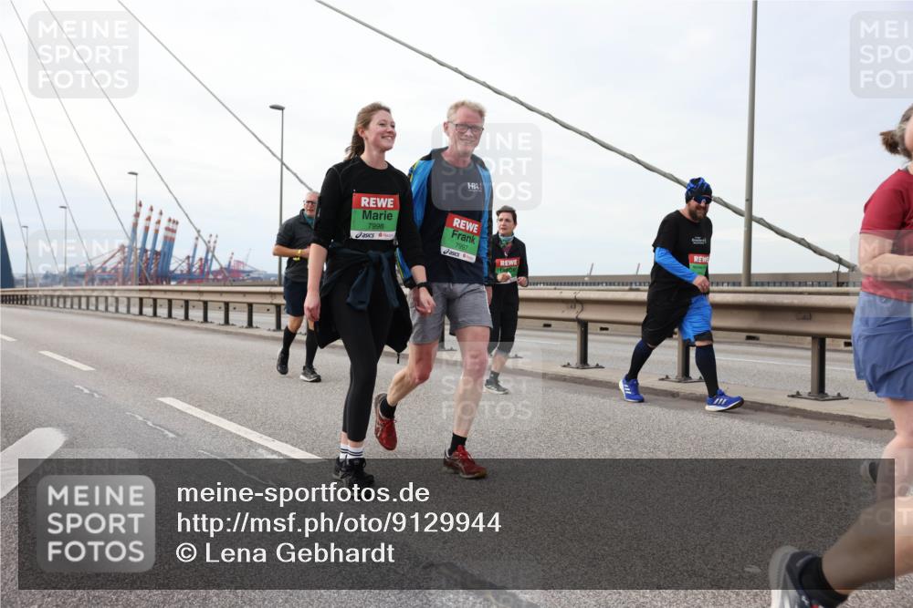 03.10.2025 - Köhlbrandbrückenlauf Lena Gebhardt http://msf.ph/oto/9129944 03.10.2025 16:04:43 Position 2 7998, 7997 meine-sportfotos.de