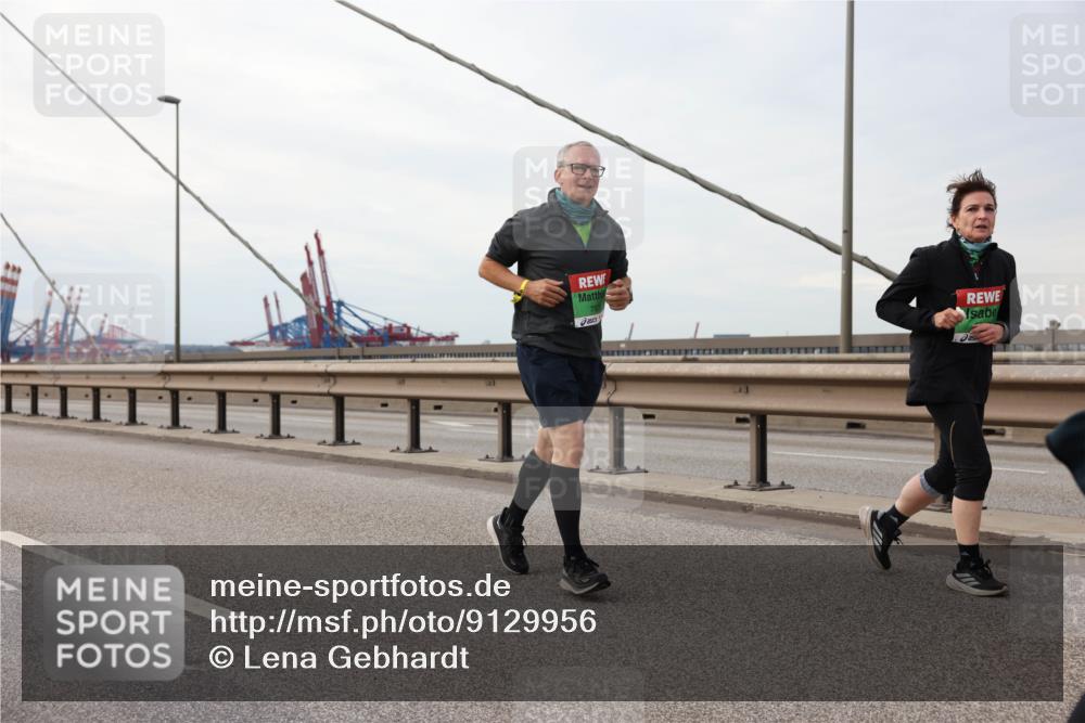 03.10.2025 - Köhlbrandbrückenlauf Lena Gebhardt http://msf.ph/oto/9129956 03.10.2025 16:04:44 Position 2  meine-sportfotos.de