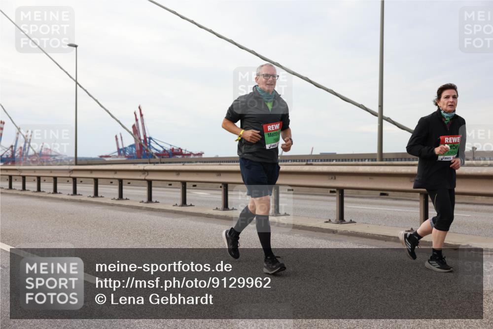 03.10.2025 - Köhlbrandbrückenlauf Lena Gebhardt http://msf.ph/oto/9129962 03.10.2025 16:04:44 Position 2 8382 meine-sportfotos.de