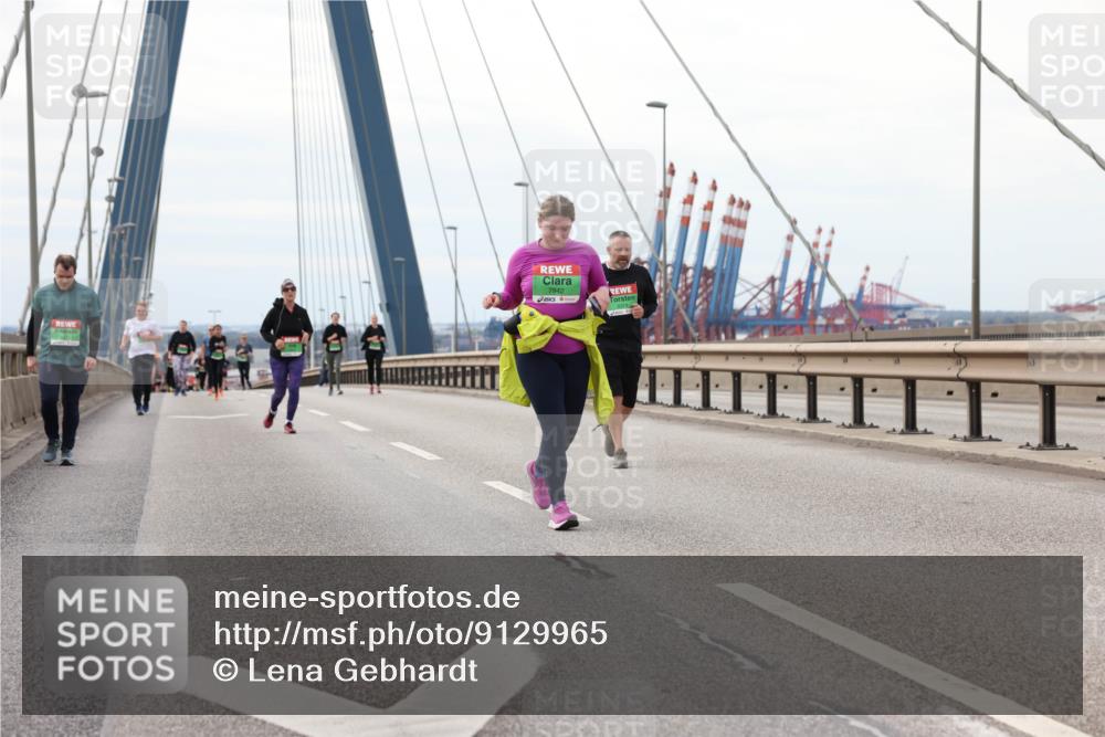 03.10.2025 - Köhlbrandbrückenlauf Lena Gebhardt http://msf.ph/oto/9129965 03.10.2025 16:04:48 Position 2 7942 meine-sportfotos.de
