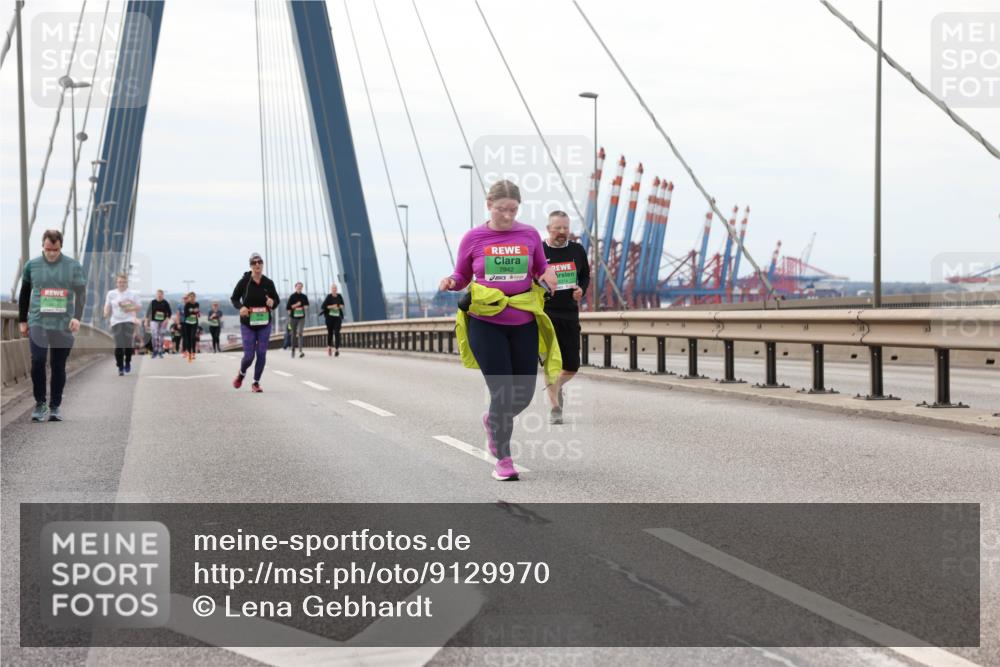 03.10.2025 - Köhlbrandbrückenlauf Lena Gebhardt http://msf.ph/oto/9129970 03.10.2025 16:04:48 Position 2 7942, 8374 meine-sportfotos.de