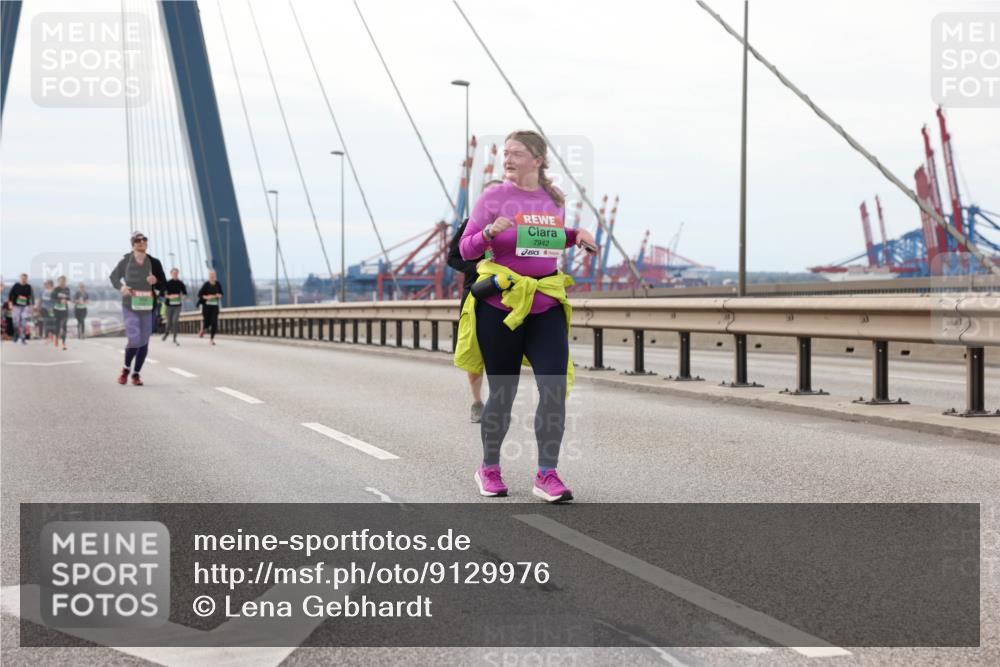 03.10.2025 - Köhlbrandbrückenlauf Lena Gebhardt http://msf.ph/oto/9129976 03.10.2025 16:04:49 Position 2 7942 meine-sportfotos.de