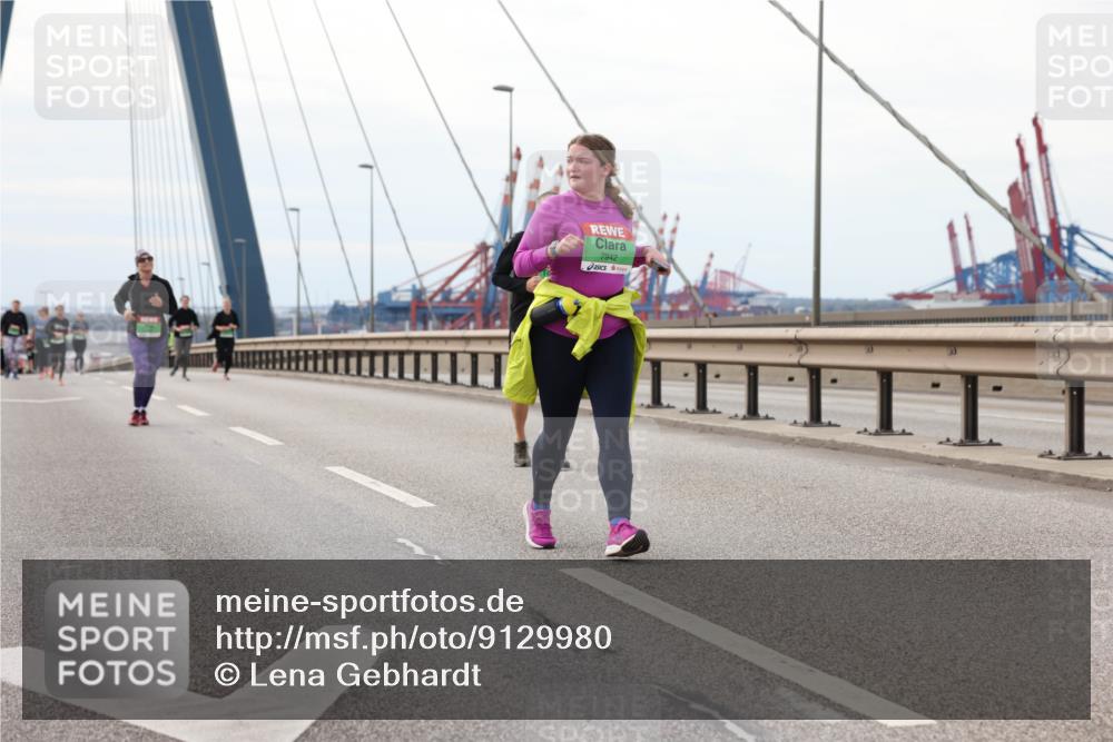 03.10.2025 - Köhlbrandbrückenlauf Lena Gebhardt http://msf.ph/oto/9129980 03.10.2025 16:04:49 Position 2 7942 meine-sportfotos.de