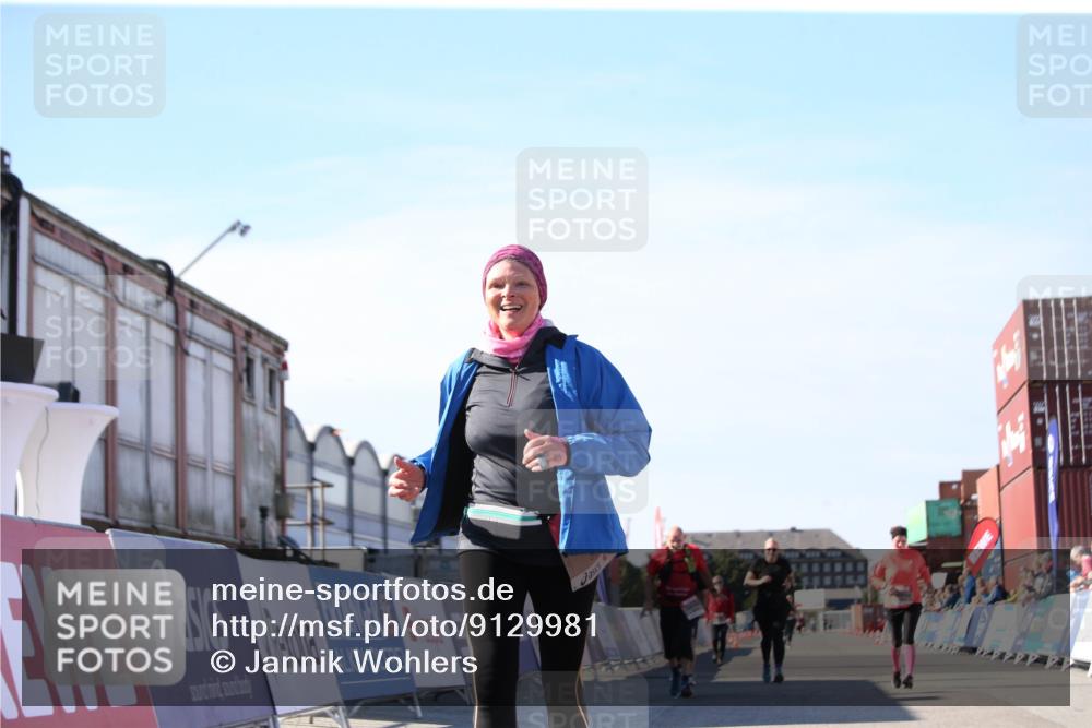03.10.2025 - Köhlbrandbrückenlauf Jannik Wohlers http://msf.ph/oto/9129981 03.10.2025 13:45:45 Ziel 5184, 5860, 6029 meine-sportfotos.de