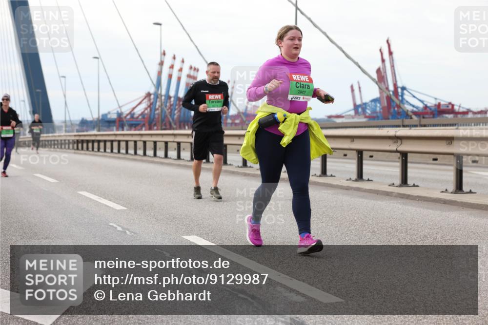 03.10.2025 - Köhlbrandbrückenlauf Lena Gebhardt http://msf.ph/oto/9129987 03.10.2025 16:04:50 Position 2 7942, 8374 meine-sportfotos.de