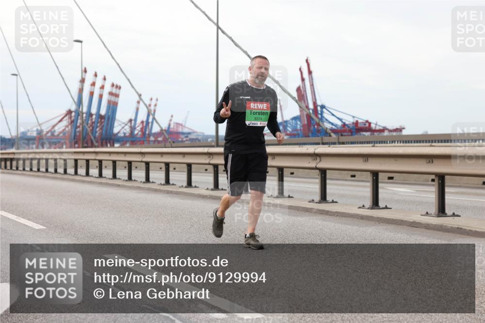 03.10.2025 - Köhlbrandbrückenlauf Lena Gebhardt http://msf.ph/oto/9129994 03.10.2025 16:04:52 Position 2 8374 meine-sportfotos.de