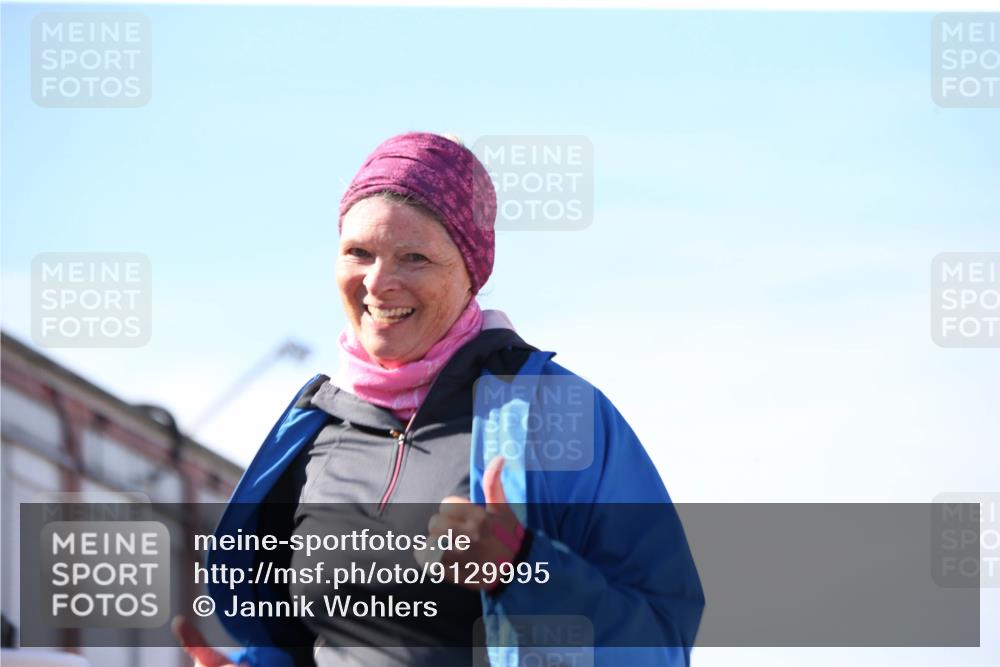 03.10.2025 - Köhlbrandbrückenlauf Jannik Wohlers http://msf.ph/oto/9129995 03.10.2025 13:45:46 Ziel 5184, 5375, 5860, 6029 meine-sportfotos.de