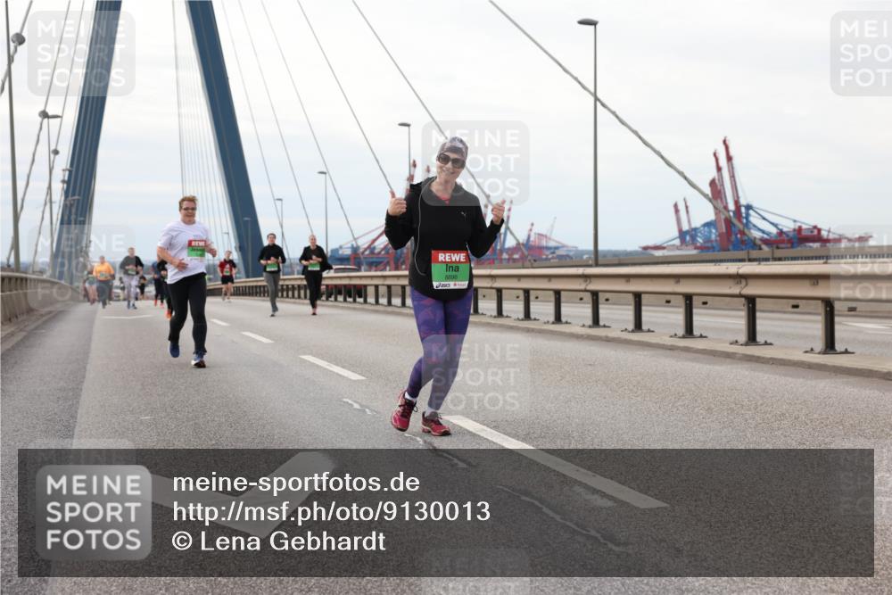 03.10.2025 - Köhlbrandbrückenlauf Lena Gebhardt http://msf.ph/oto/9130013 03.10.2025 16:04:56 Position 2 8896 meine-sportfotos.de