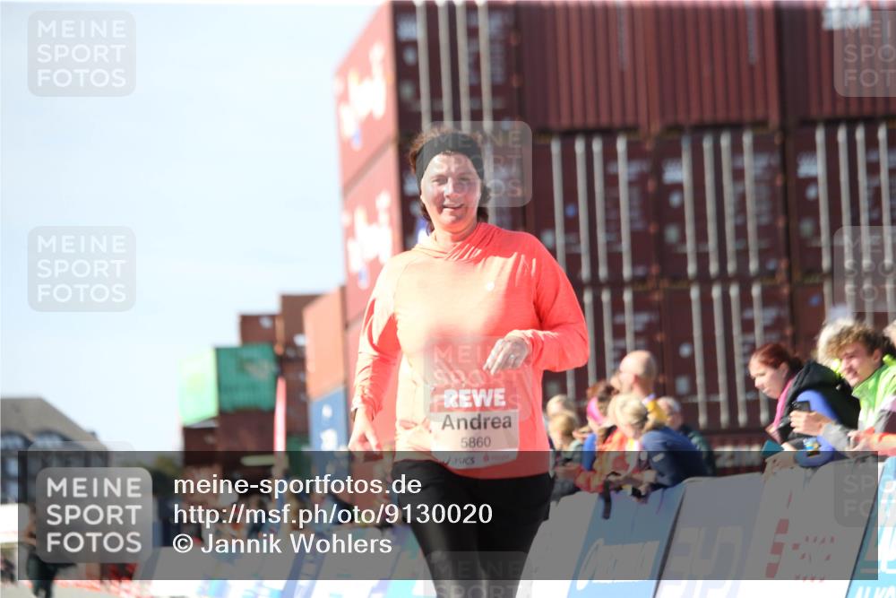 03.10.2025 - Köhlbrandbrückenlauf Jannik Wohlers http://msf.ph/oto/9130020 03.10.2025 13:45:50 Ziel 5184, 5375, 5376, 5860, 6029 meine-sportfotos.de