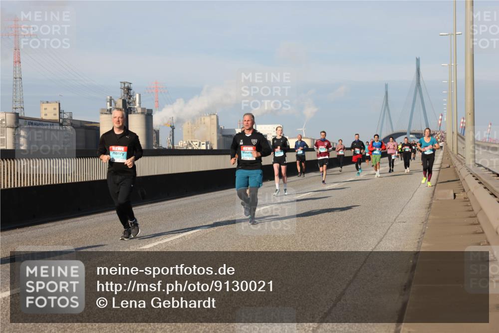 03.10.2025 - Köhlbrandbrückenlauf Lena Gebhardt http://msf.ph/oto/9130021 03.10.2025 09:49:17 Position 2  meine-sportfotos.de