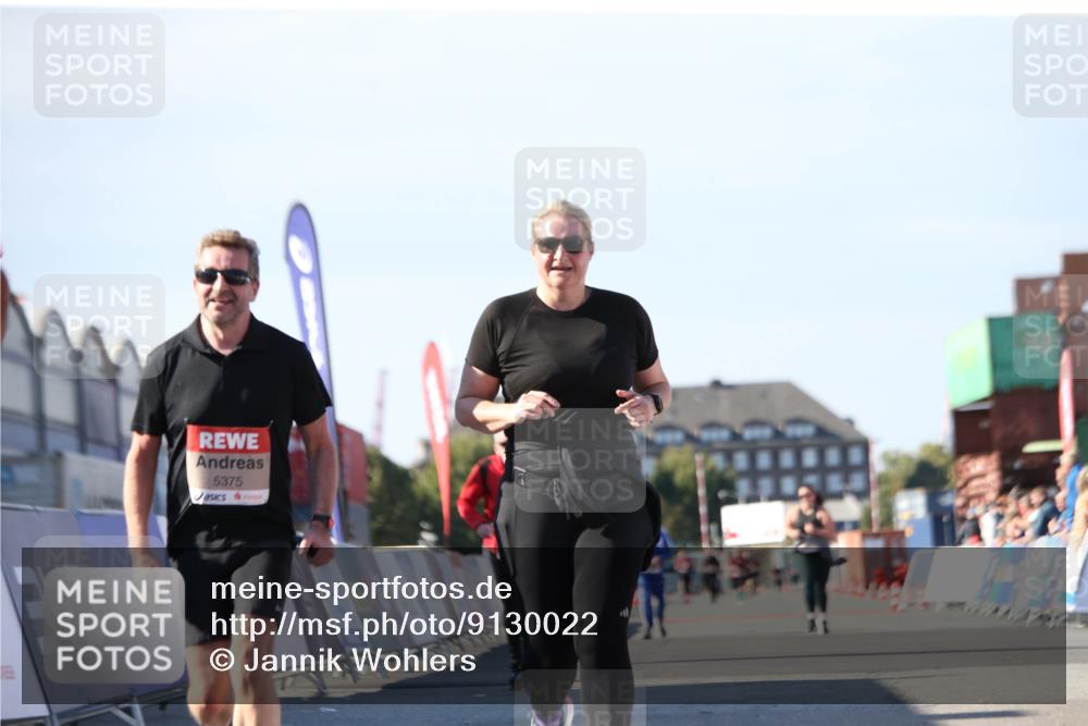 03.10.2025 - Köhlbrandbrückenlauf Jannik Wohlers http://msf.ph/oto/9130022 03.10.2025 13:45:51 Ziel 5184, 5375, 5376, 5860, 6029 meine-sportfotos.de