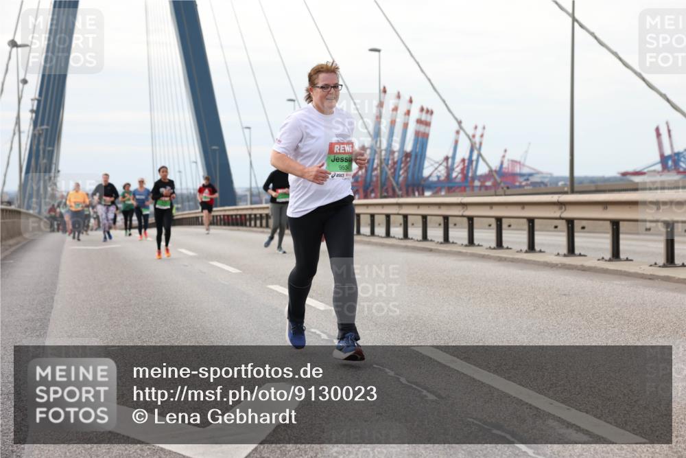03.10.2025 - Köhlbrandbrückenlauf Lena Gebhardt http://msf.ph/oto/9130023 03.10.2025 16:04:58 Position 2 9534 meine-sportfotos.de