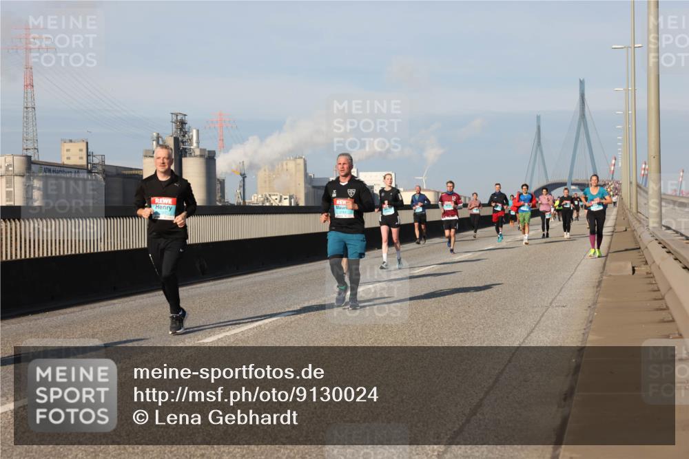 03.10.2025 - Köhlbrandbrückenlauf Lena Gebhardt http://msf.ph/oto/9130024 03.10.2025 09:49:17 Position 2  meine-sportfotos.de