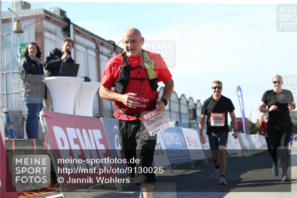 03.10.2025 - Köhlbrandbrückenlauf Jannik Wohlers http://msf.ph/oto/9130025 03.10.2025 13:45:51 Ziel 5184, 5375, 5376, 5860, 6029 meine-sportfotos.de