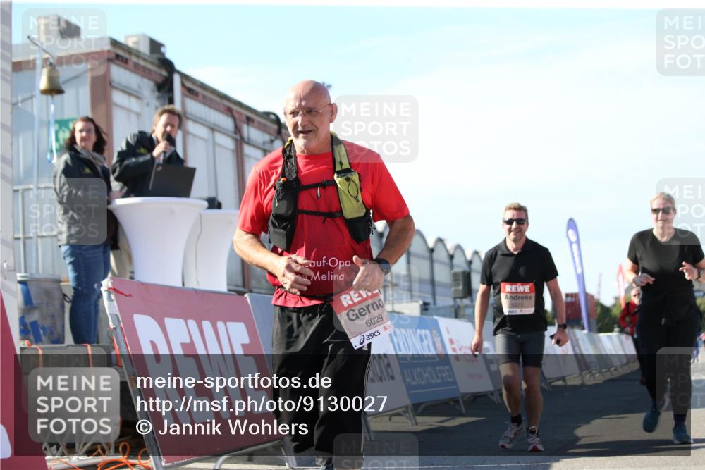 03.10.2025 - Köhlbrandbrückenlauf Jannik Wohlers http://msf.ph/oto/9130027 03.10.2025 13:45:51 Ziel 5184, 5375, 5376, 5860, 6029 meine-sportfotos.de