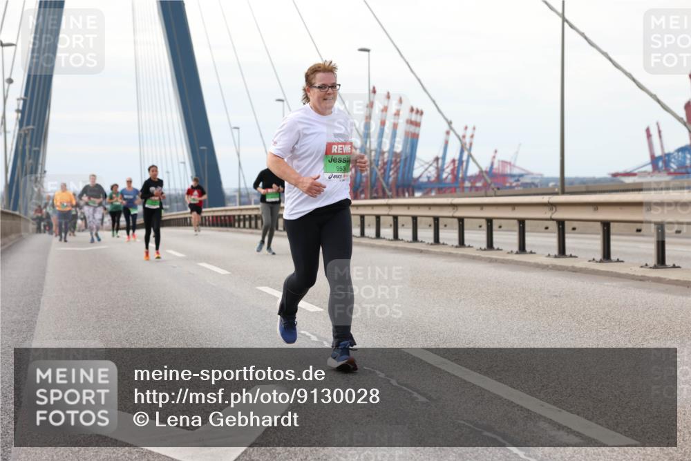 03.10.2025 - Köhlbrandbrückenlauf Lena Gebhardt http://msf.ph/oto/9130028 03.10.2025 16:04:58 Position 2 953 meine-sportfotos.de