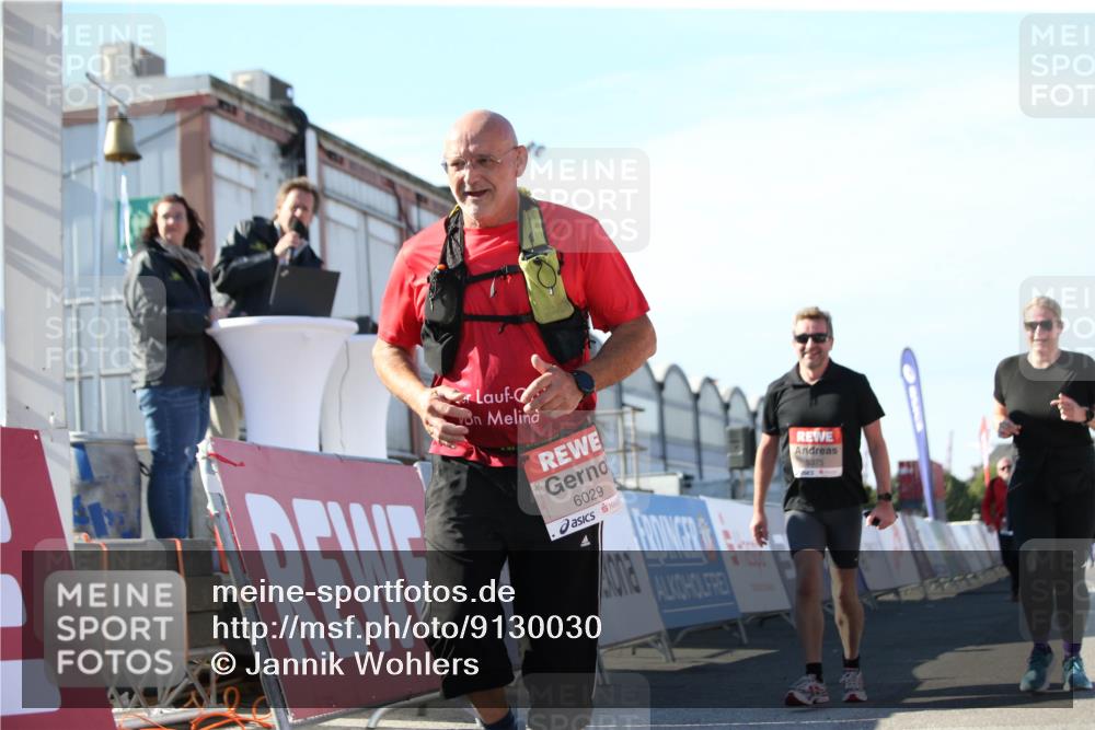 03.10.2025 - Köhlbrandbrückenlauf Jannik Wohlers http://msf.ph/oto/9130030 03.10.2025 13:45:52 Ziel 5184, 5375, 5376, 5860, 6029 meine-sportfotos.de