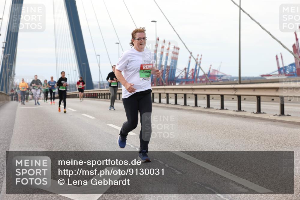 03.10.2025 - Köhlbrandbrückenlauf Lena Gebhardt http://msf.ph/oto/9130031 03.10.2025 16:04:58 Position 2 953 meine-sportfotos.de