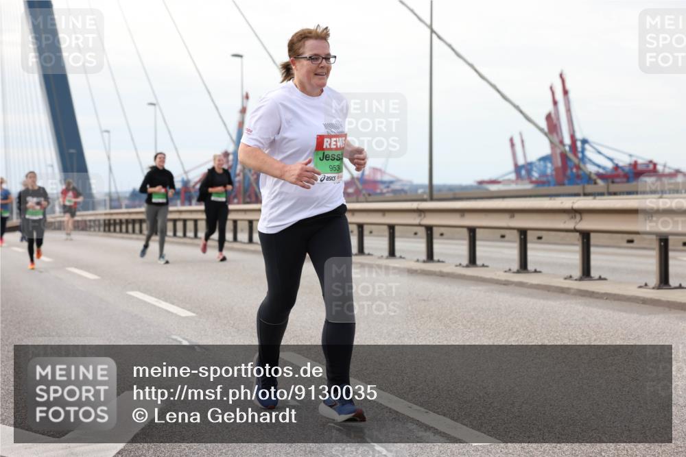 03.10.2025 - Köhlbrandbrückenlauf Lena Gebhardt http://msf.ph/oto/9130035 03.10.2025 16:04:58 Position 2 953 meine-sportfotos.de