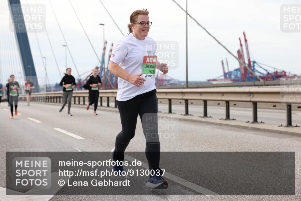 03.10.2025 - Köhlbrandbrückenlauf Lena Gebhardt http://msf.ph/oto/9130037 03.10.2025 16:04:58 Position 2 953 meine-sportfotos.de