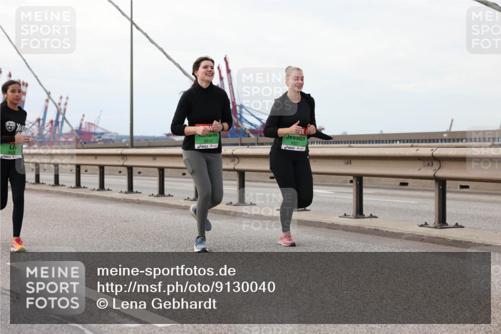 03.10.2025 - Köhlbrandbrückenlauf Lena Gebhardt http://msf.ph/oto/9130040 03.10.2025 16:05:03 Position 2 9432, 8515, 8527 meine-sportfotos.de