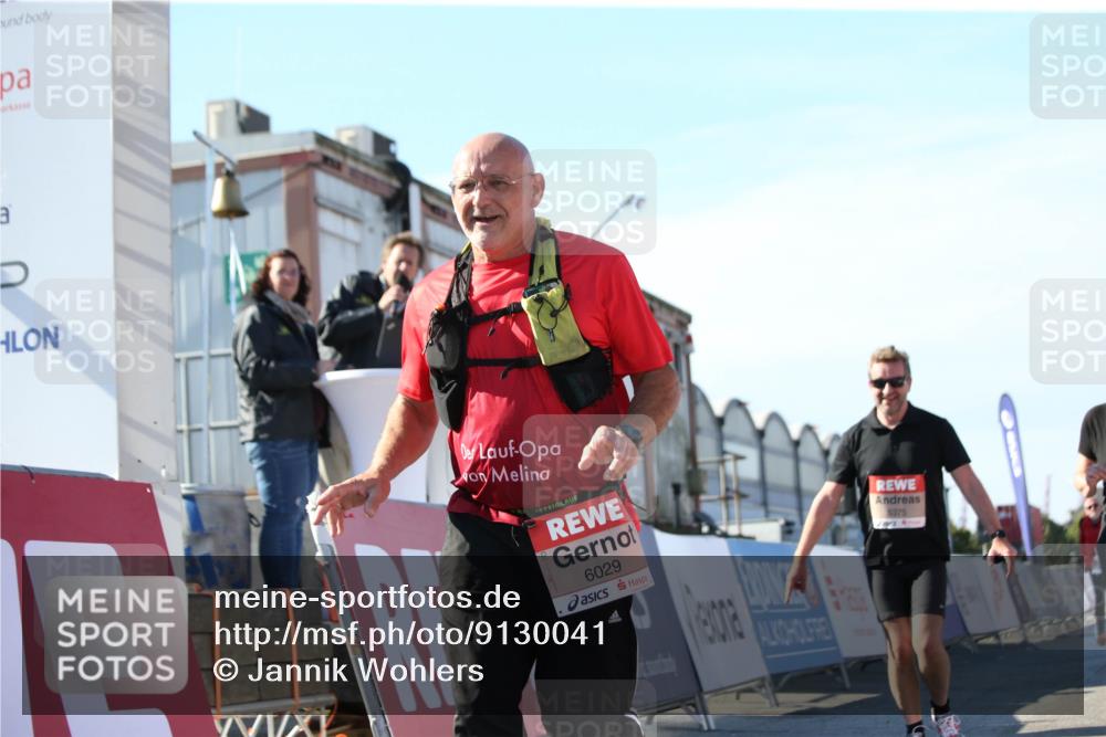 03.10.2025 - Köhlbrandbrückenlauf Jannik Wohlers http://msf.ph/oto/9130041 03.10.2025 13:45:52 Ziel 5184, 5375, 5376, 5860, 6029 meine-sportfotos.de