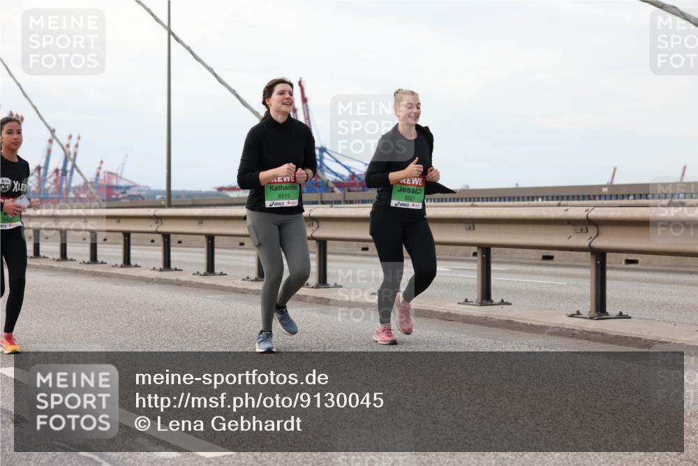 03.10.2025 - Köhlbrandbrückenlauf Lena Gebhardt http://msf.ph/oto/9130045 03.10.2025 16:05:03 Position 2 9432, 8515, 8527 meine-sportfotos.de